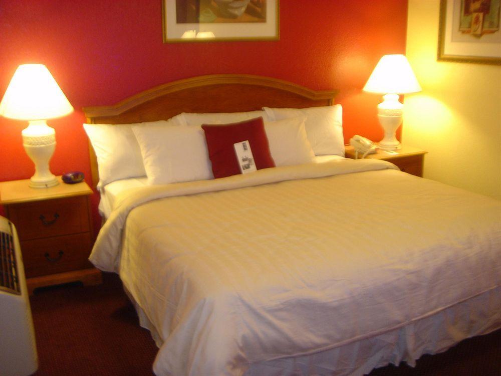 Vagabond Inn Хемет Екстериор снимка