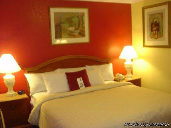 Vagabond Inn Хемет Екстериор снимка